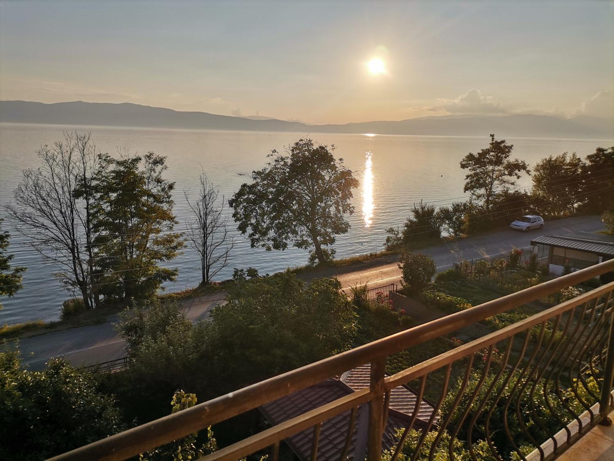 Guesthouse Zimovski Peštani エクステリア 写真